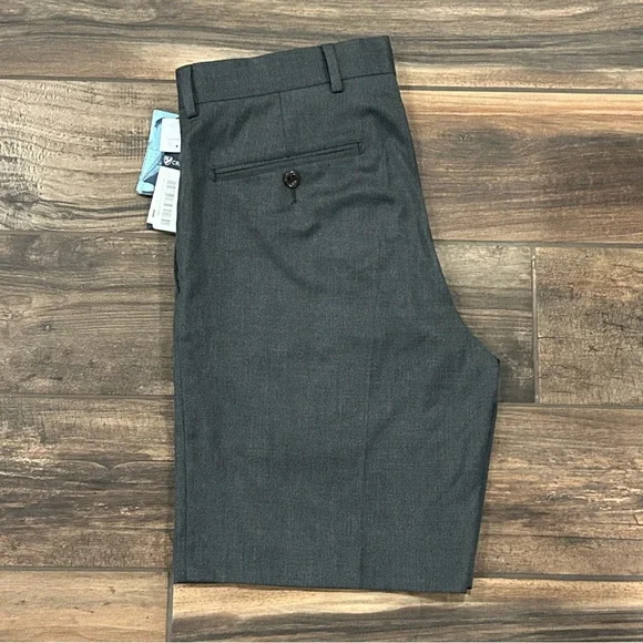 Cremieux Networking Chambers 9” Flat Front Dress Shorts - Picture 5 of 7